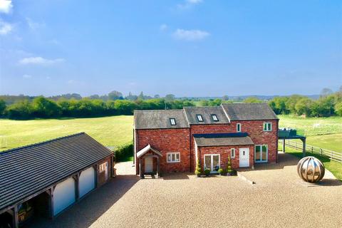New Gate Court, Anslow DE13 4 bed equestrian property for sale