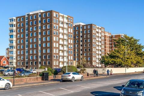 West Parade, Worthing, West Sussex, BN11 2 bed flat for sale