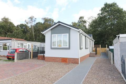 Scunthorpe 2 bed park home for sale