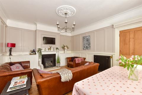 High Street, Canterbury CT3 4 bed townhouse for sale