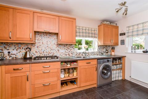 Station Road, Petworth GU28 3 bed semi