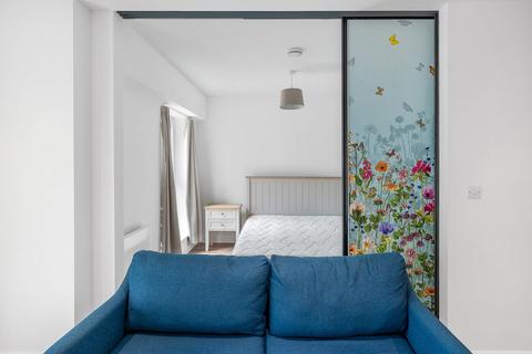 Beaufort Square, London NW9 1 bed flat for sale