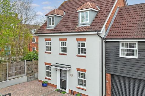 Frobisher Gardens, Chafford Hundred... 6 bed detached house for sale