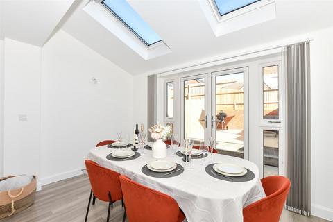 Virginia Drive, Haywards Heath RH16 3 bed semi