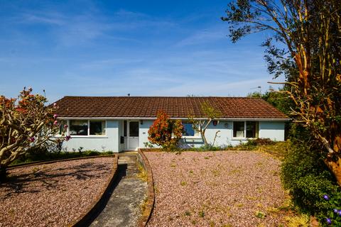 14 Browning Drive, Bodmin, PL31 1PW 4 bed detached bungalow for sale