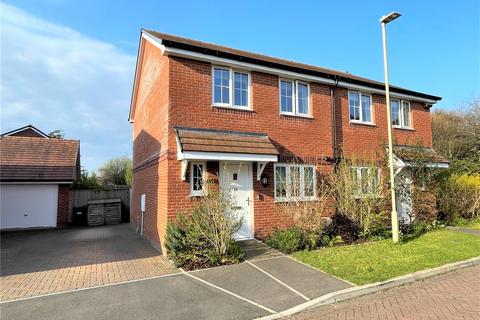 Augustus Avenue, Fordingbridge... 3 bed semi