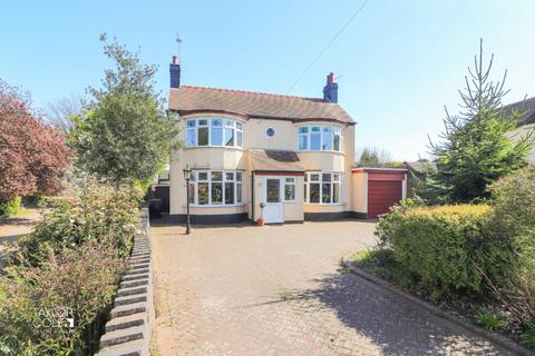 High Street, Dosthill 3 bed detached house for sale