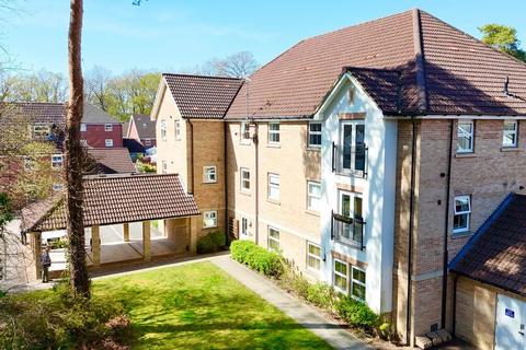 Haskins Gardens, Farnborough GU14 2 bed apartment for sale