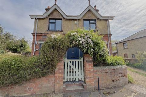 Castle Street, Newport 3 bed end of terrace house for sale