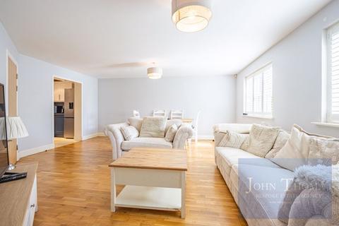 Retreat Way, Chigwell IG7 2 bed apartment for sale
