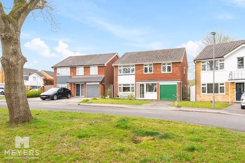 Wollaton Crescent, Ferndown BH22 4 bed detached house for sale