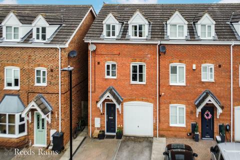 Reid Park, York YO32 3 bed end of terrace house for sale