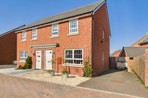 Dirac Mead, Leighton Buzzard, LU7 3 bed semi