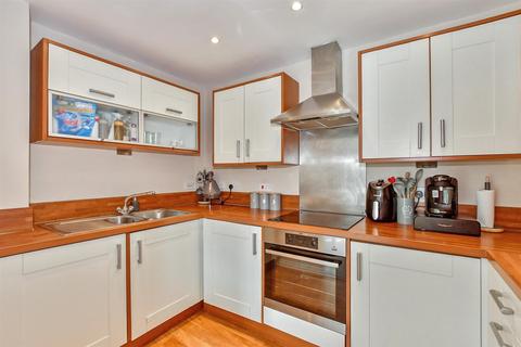 Albion House, Maidstone ME15 2 bed flat for sale