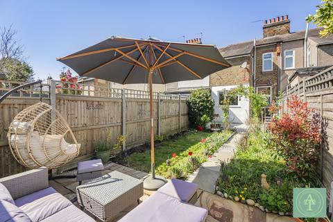 Landseer Road, EN1 2 bed terraced house for sale