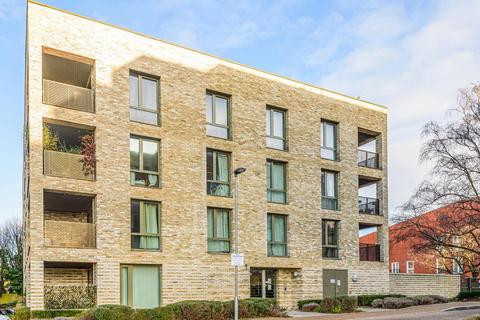 Aldenham Court, Edgware HA8 2 bed flat for sale
