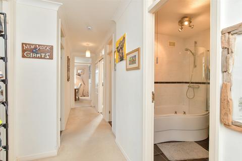 Boundary Road, Worthing, West Sussex 2 bed flat for sale