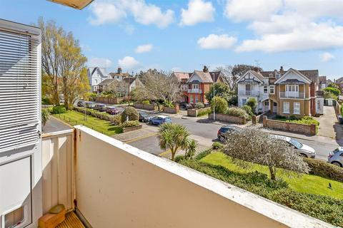 Manor Lea, Worthing BN11 2 bed flat for sale