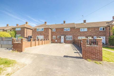 Bell Close, Slough SL2 3 bed terraced house for sale