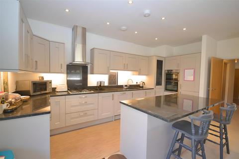 Red Cow Lane, Dorchester 2 bed terraced bungalow for sale