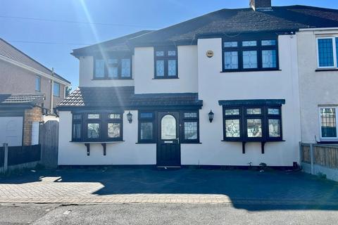 Carnforth Gardens, Hornchurch 5 bed house for sale