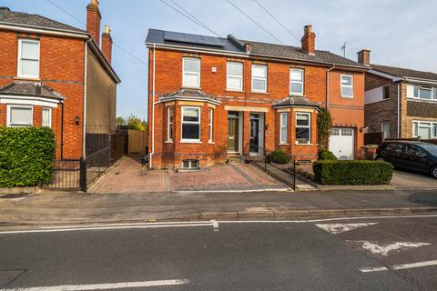 Hall Road, Gloucestershire GL53 2 bed semi