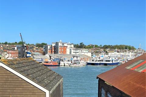 Castle Street, East Cowes 1 bed apartment for sale
