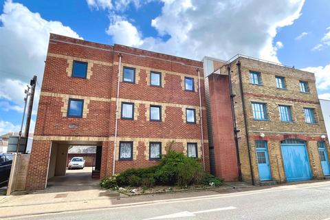 Castle Street, East Cowes 1 bed apartment for sale