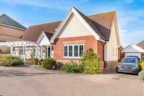 Brick Kiln Drive, Dunmow 4 bed detached bungalow for sale