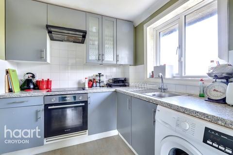 Fairbairn Close, Purley 1 bed flat for sale