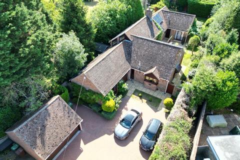 Place Lane, Hartlip, Sittingbourne, ME9 4 bed bungalow for sale