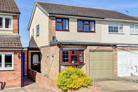 Grasmere Avenue, Hockley SS5 3 bed semi