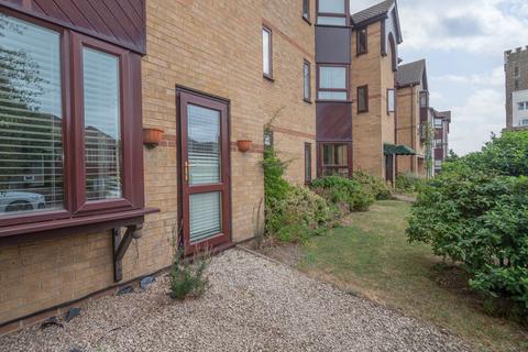 26 Victoria Road, Ramsgate, CT11 2 bed flat for sale