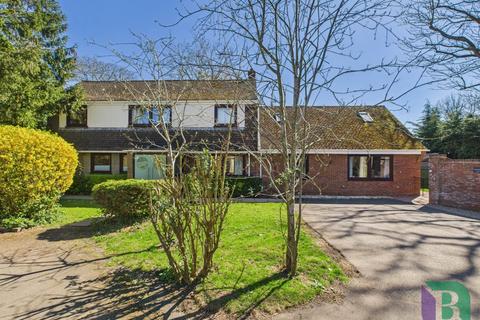 The Mount, Milton Keynes MK17 5 bed detached house for sale