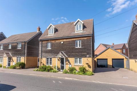 Theedway, Leighton Buzzard 4 bed detached house for sale