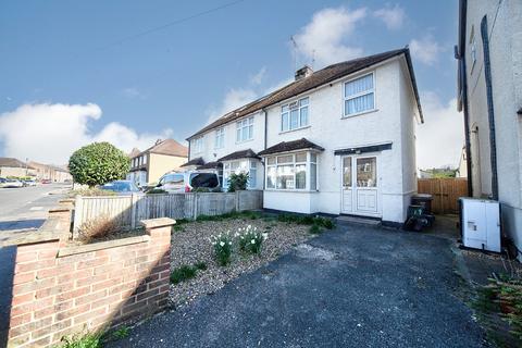 Campfield Road, St. Albans... 3 bed semi