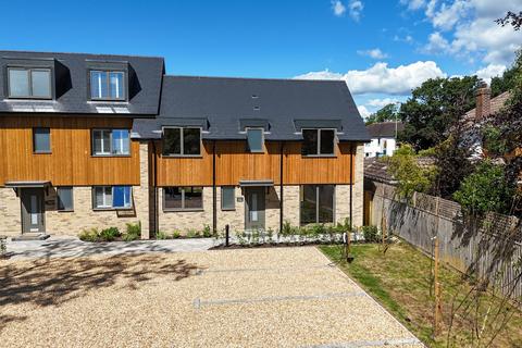 Lower Pennington Lane, Lymington, SO41 3 bed semi