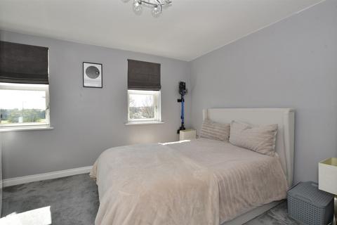 Churchill Avenue, Basildon SS14 2 bed apartment for sale