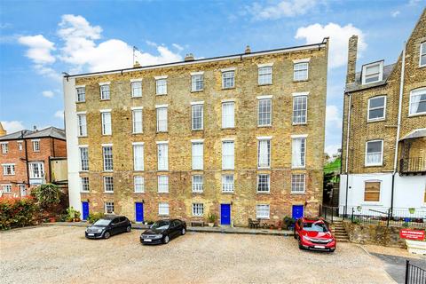 New Road Avenue, Chatham, Kent 2 bed ground floor flat for sale