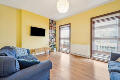 Goldhawk Road, London W12 2 bed flat for sale