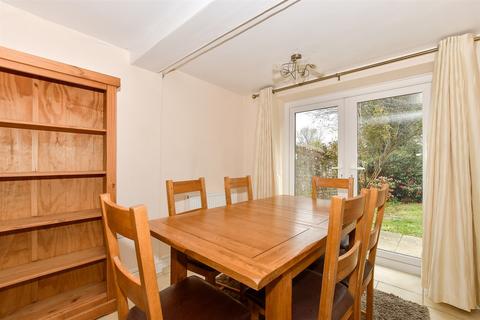 New Town, Uckfield, East Sussex 2 bed ground floor maisonette for sale