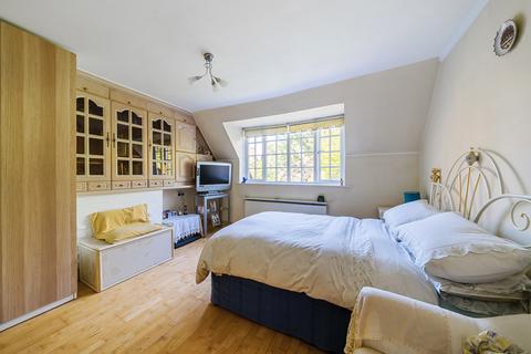 Goldsmith Lane, KINGSBURY NW9 4 bed semi