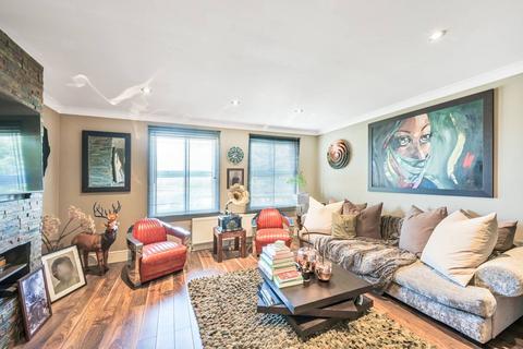 Great North Way, Mill Hill, London, NW4 2 bed flat for sale