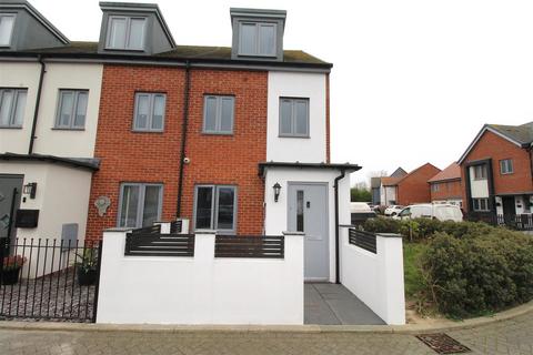 Bayliss Grove, Minster On Sea, Sheerness 3 bed townhouse for sale