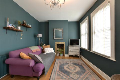 Lea Bridge Road, London E10 2 bed maisonette for sale