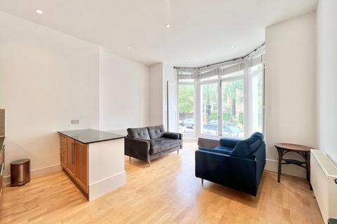 5 Lancaster Drive, London NW3 2 bed flat for sale