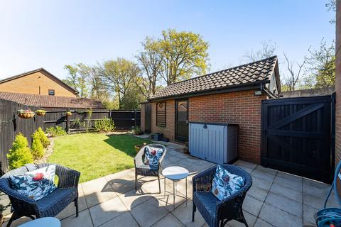 Bramley Walk, Surrey RH6 3 bed end of terrace house for sale