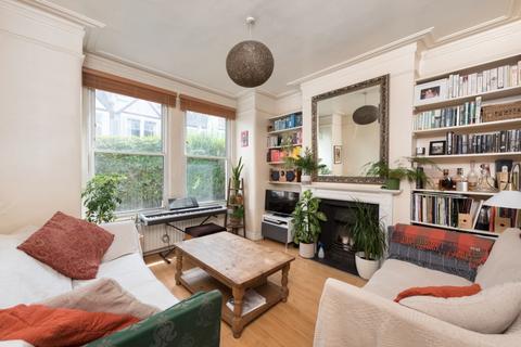 Penwith Road, Southfields, SW18 2 bed maisonette for sale