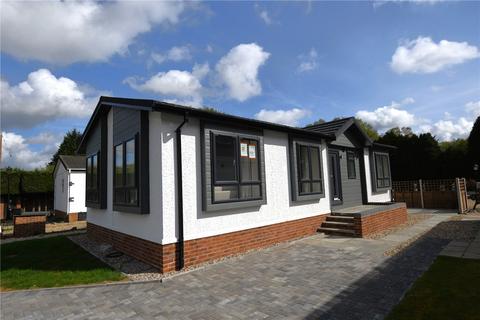 Pinewood Caravan Park, Berkshire RG40 2 bed retirement property for sale