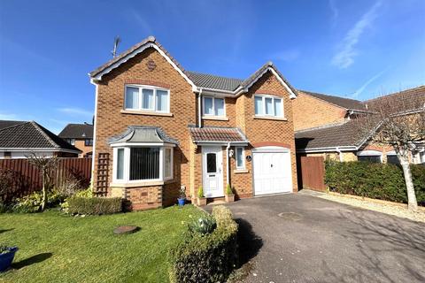 Turpin Way, Chippenham 4 bed detached house for sale